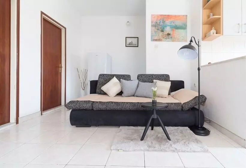 Comfortable Apartment Luka