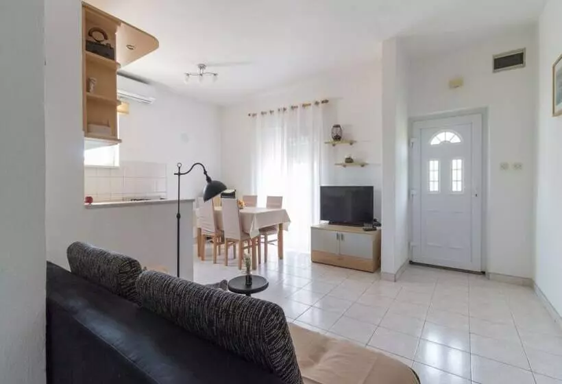 Comfortable Apartment Luka