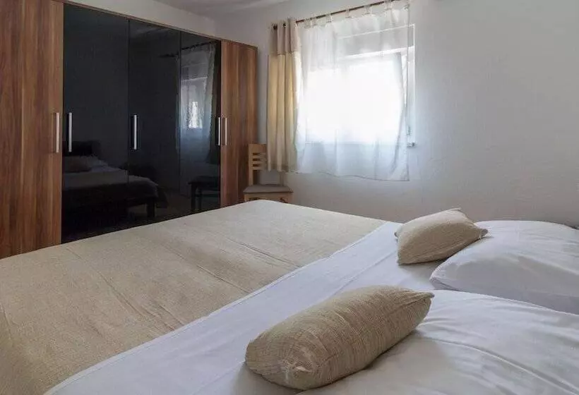 Comfortable Apartment Luka