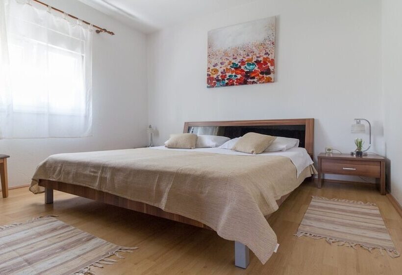 Comfortable Apartment Luka