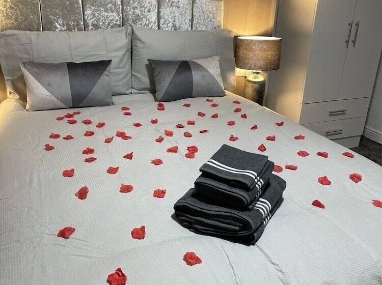 Empreo Serviced Apartments