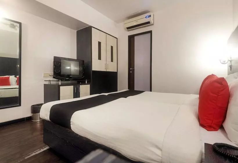 هتل Capital O 45497 Savoy Suites