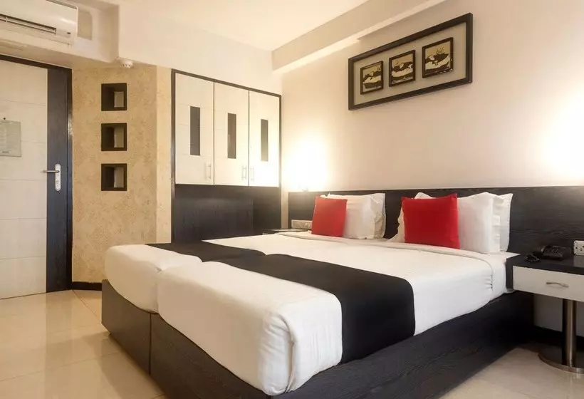 هتل Capital O 45497 Savoy Suites
