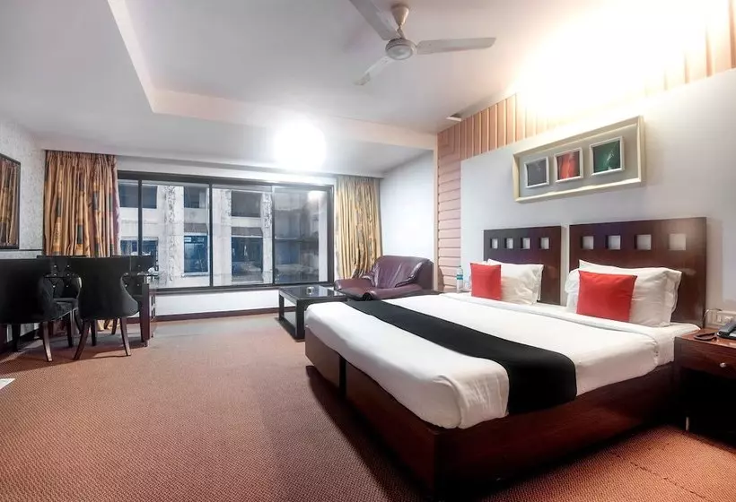 هتل Capital O 45497 Savoy Suites