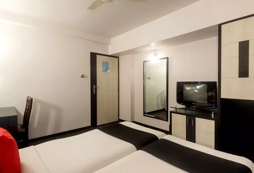 هتل Capital O 45497 Savoy Suites