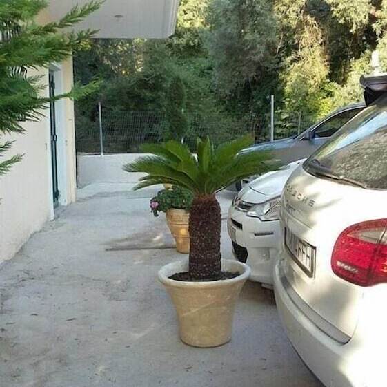 Pension (Hôtel basse catégorie) Katsenos Studios