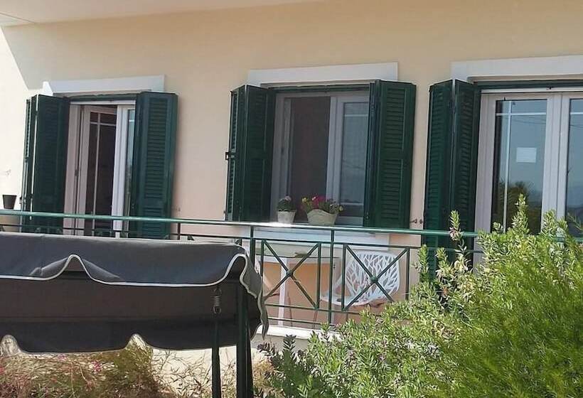 Pension (Hôtel basse catégorie) Katsenos Studios