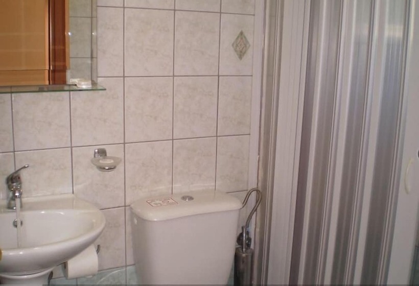 Pension (Hôtel basse catégorie) Katsenos Studios