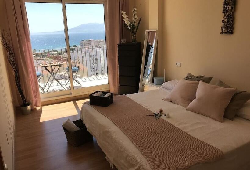 ペンション Rooms In Seafront Villa