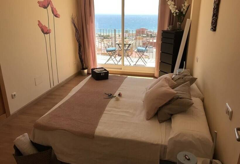 ペンション Rooms In Seafront Villa