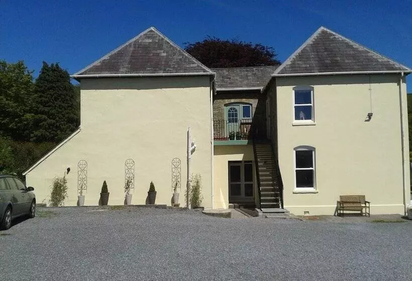 Sannan Court Holiday Apartments