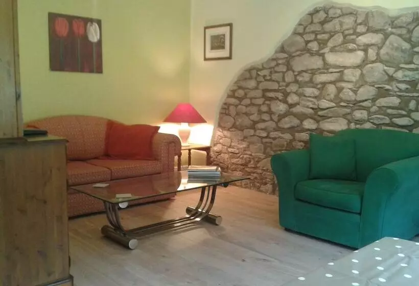 Sannan Court Holiday Apartments