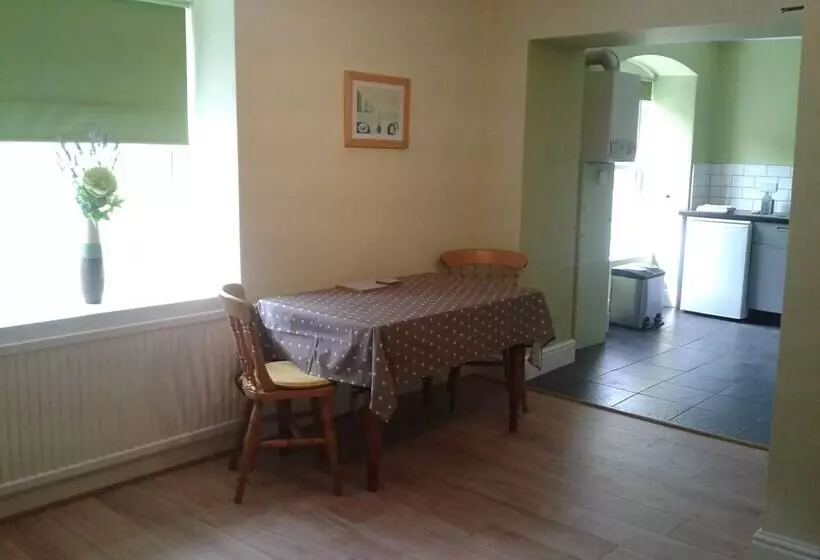 Sannan Court Holiday Apartments