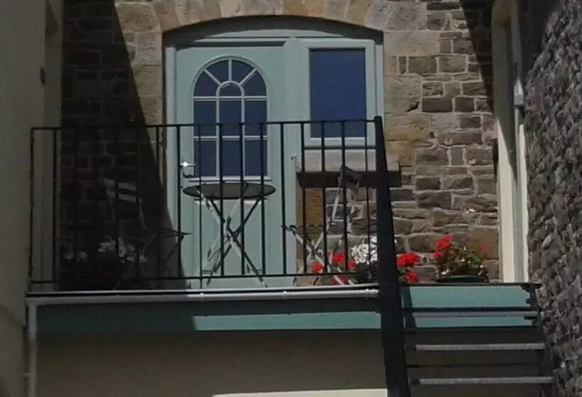 Sannan Court Holiday Apartments