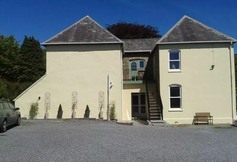 Sannan Court Holiday Apartments