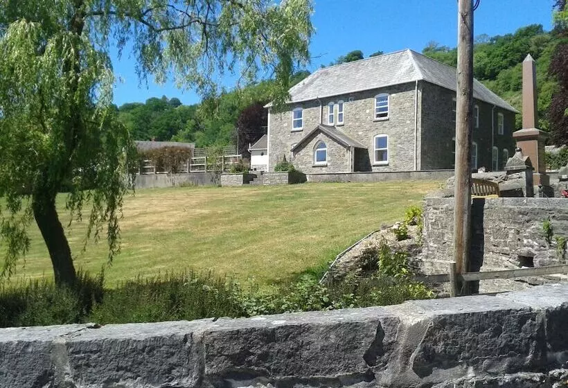 Sannan Court Holiday Apartments