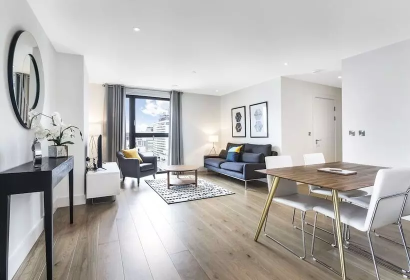 Lush Apartment   London Designer Outlet