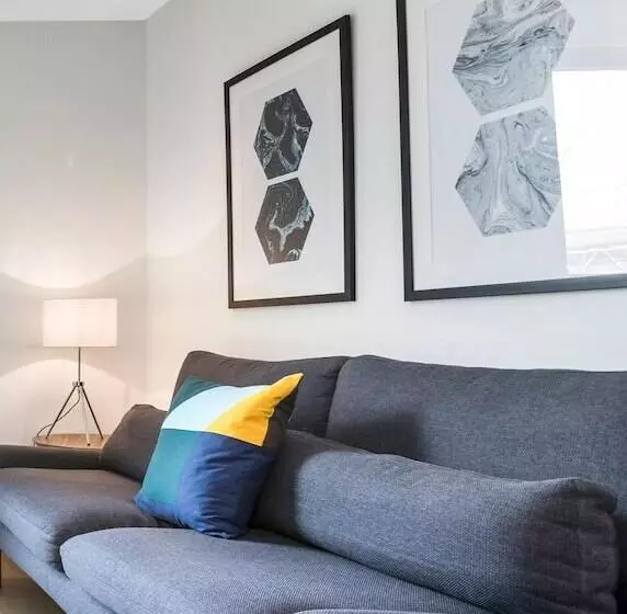 Lush Apartment   London Designer Outlet