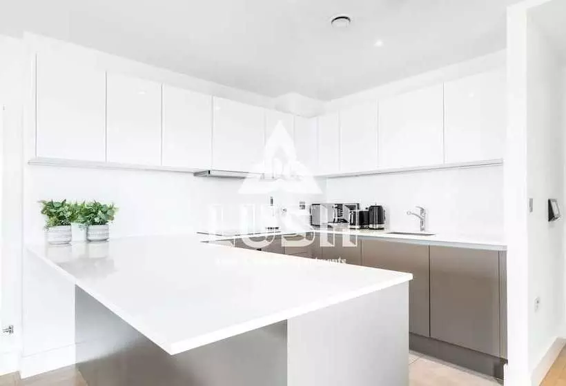 Lush Apartment   London Designer Outlet