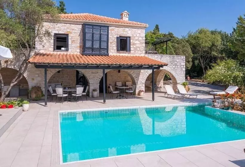 580m² Homm Luxurious Seaside Residence In Syvota, 14 Ppl