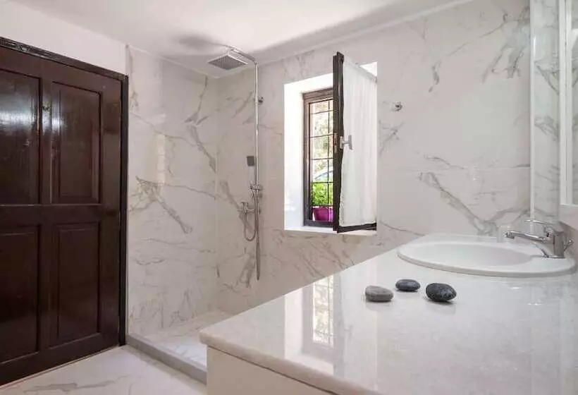 580m² Homm Luxurious Seaside Residence In Syvota, 14 Ppl