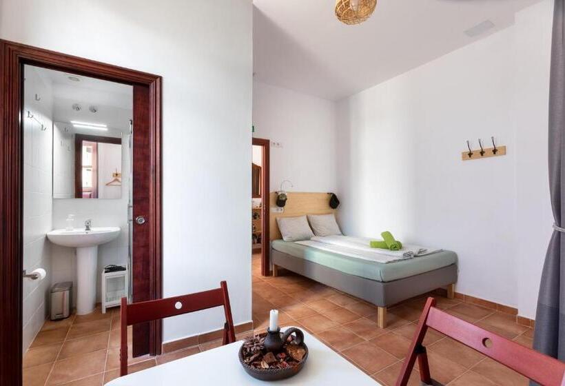 تختخواب و صبحانه Tabaiba Guesthouse