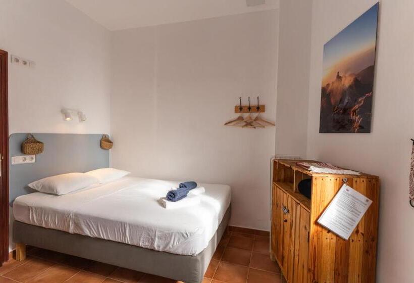 تختخواب و صبحانه Tabaiba Guesthouse