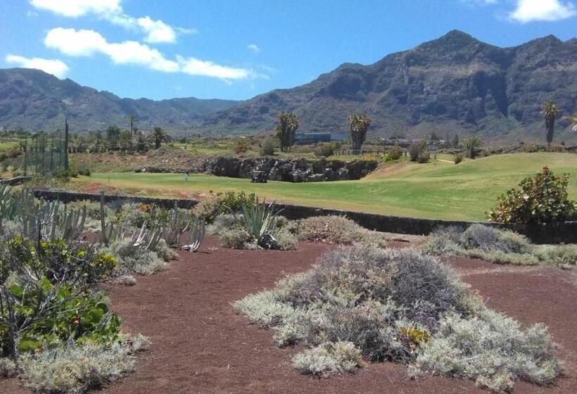 تختخواب و صبحانه Tabaiba Guesthouse