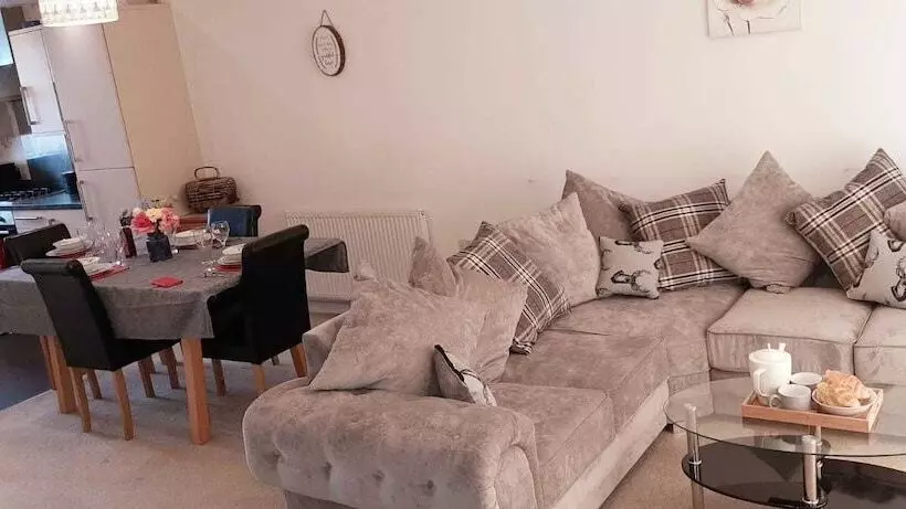 Majatalo Lakeside Palace