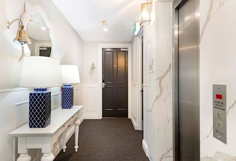 The Hamptons Apartments   St Kilda