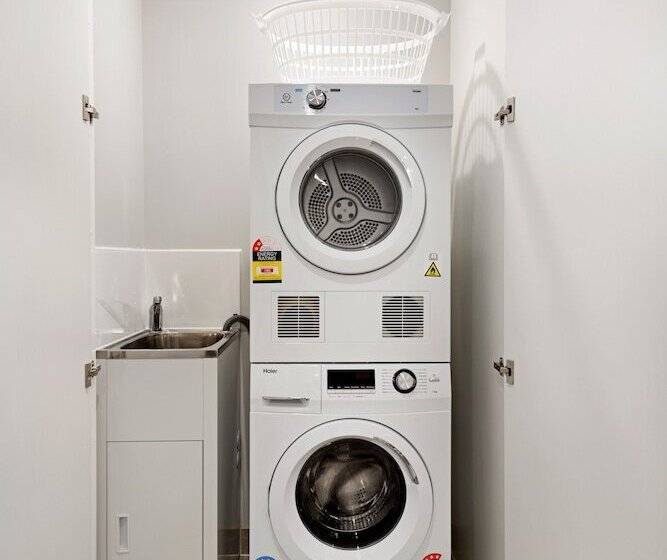 The Hamptons Apartments St Kilda