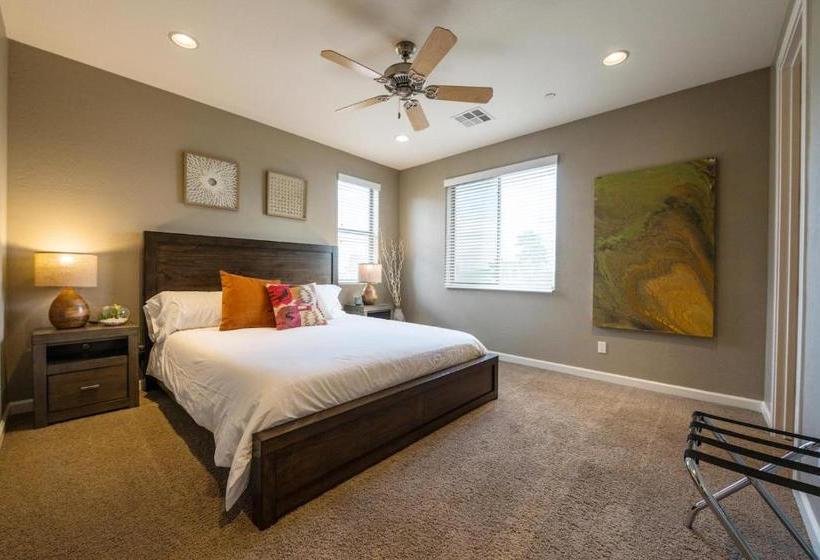 Amelia  Pueblo Viejo