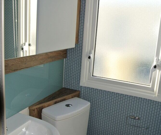 בית מלון כפרי Royal Oak Caravan Park