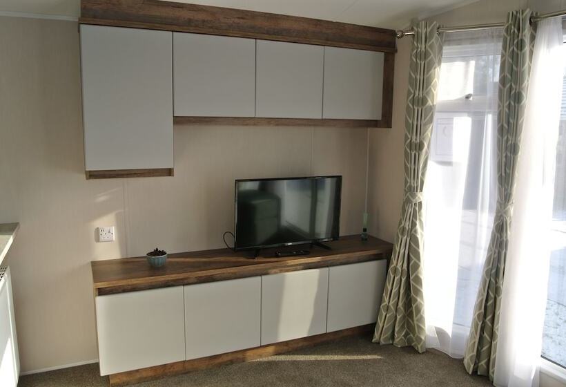 בית מלון כפרי Royal Oak Caravan Park