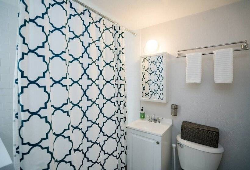 Newly Renovated Rino Retreat