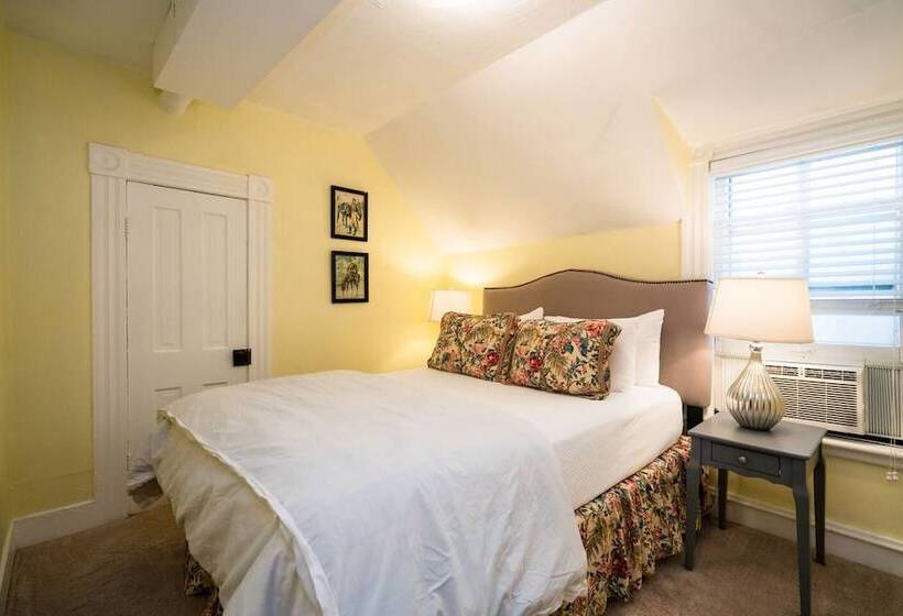 Newly Renovated Rino Retreat