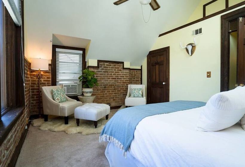 Newly Renovated Rino Retreat