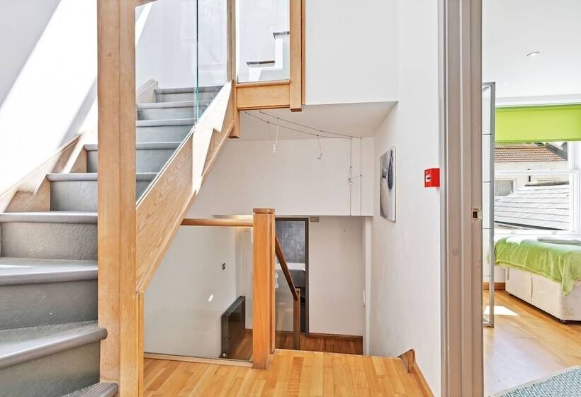 Sunshine Central House | By My Getaways