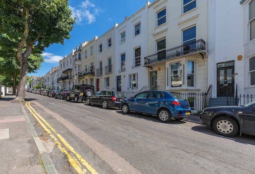 Sunshine Central House | By My Getaways