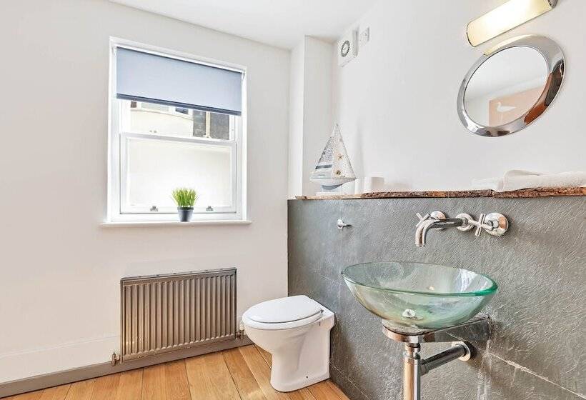 Sunshine Central House | By My Getaways