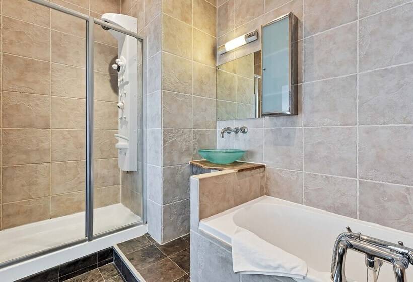 Sunshine Central House | By My Getaways