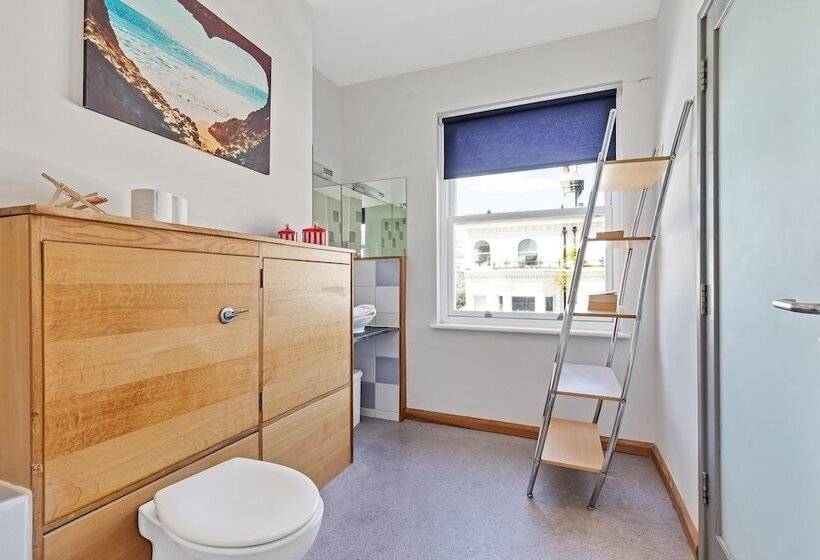 Sunshine Central House | By My Getaways