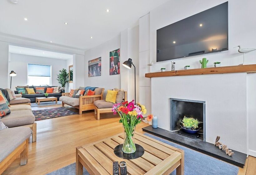 Sunshine Central House | By My Getaways