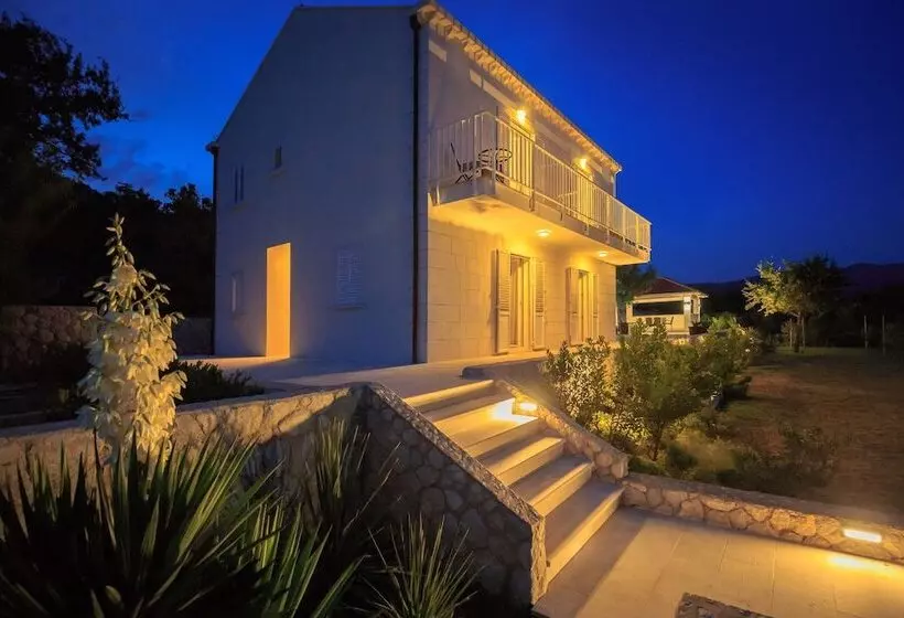 Hedera Estate, Villa Hedera Vii