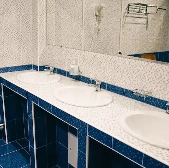 Ison   Hostel