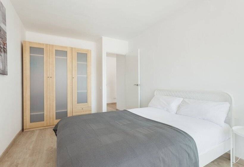 Oasis Be My Guest Castelldefels