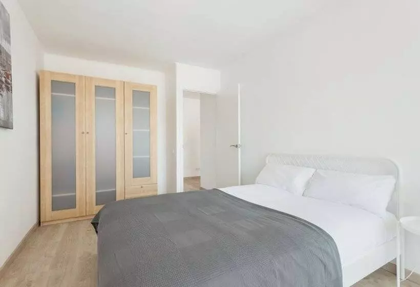 Oasis Be My Guest Castelldefels