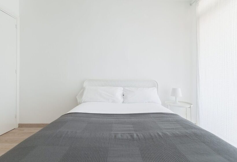 Oasis Be My Guest Castelldefels