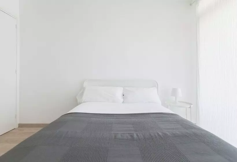 Oasis Be My Guest Castelldefels