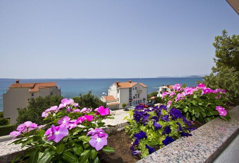 Apartment Topic Near The Beach